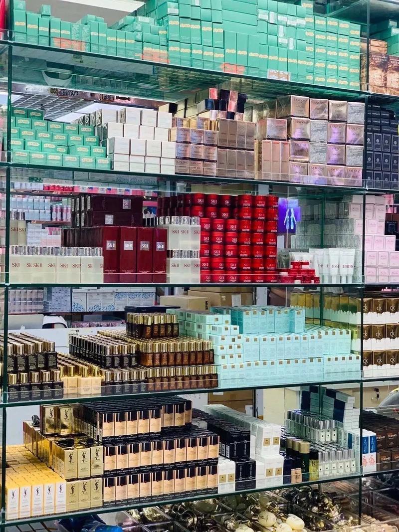 深圳明通化妝品批發(fā)市場(chǎng)拿貨技巧與真?zhèn)舞b別指南（疫情后時(shí)代）